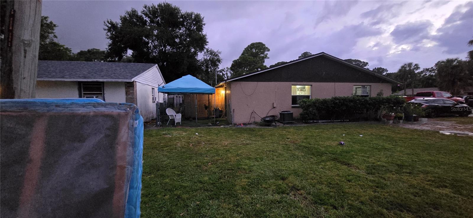 CAYMAN PARK - Residential Income