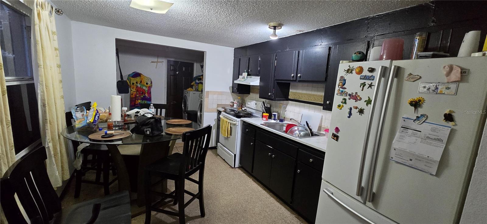 CAYMAN PARK - Residential Income