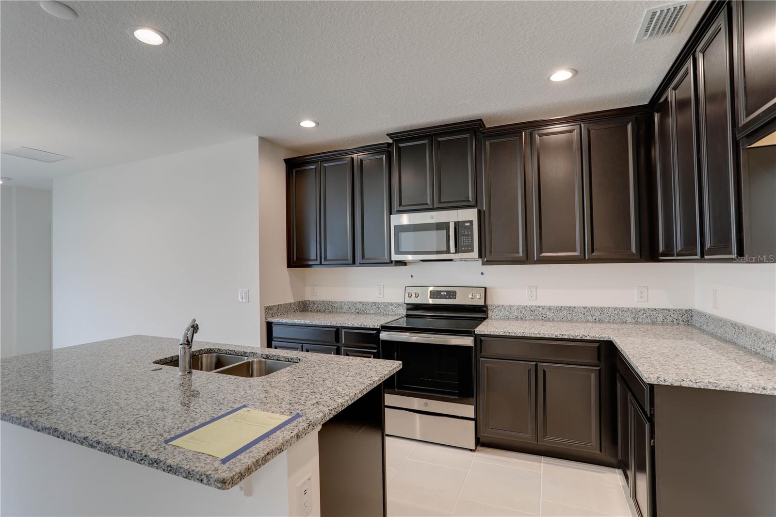 DAVENPORT ESTATES - Residential Lease