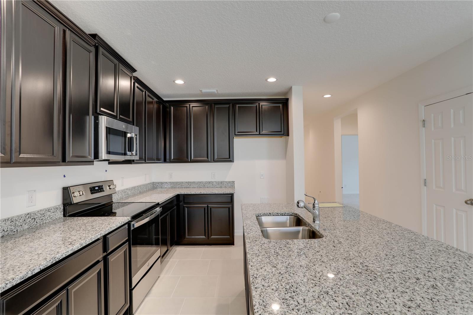 DAVENPORT ESTATES - Residential Lease