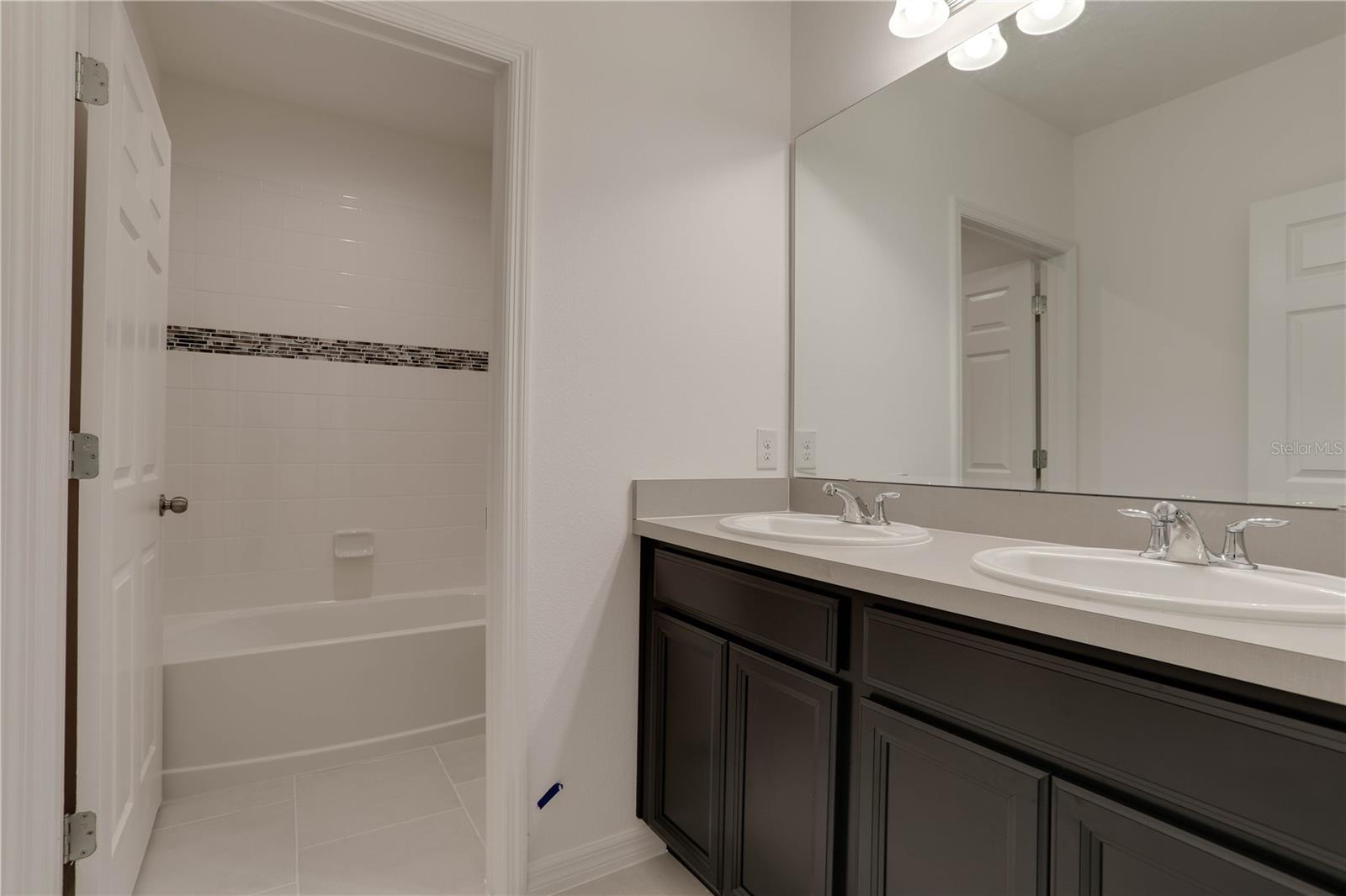 DAVENPORT ESTATES - Residential Lease