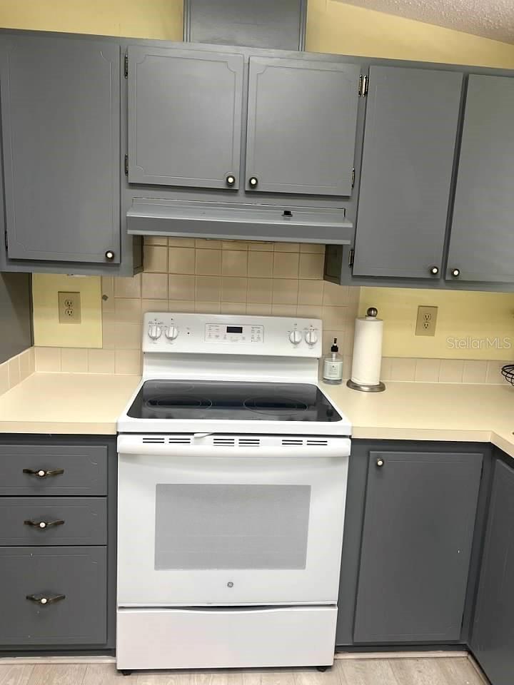 LADY LAKE ORANGE BLOSSOM GARDENS UNIT 09 - Residential