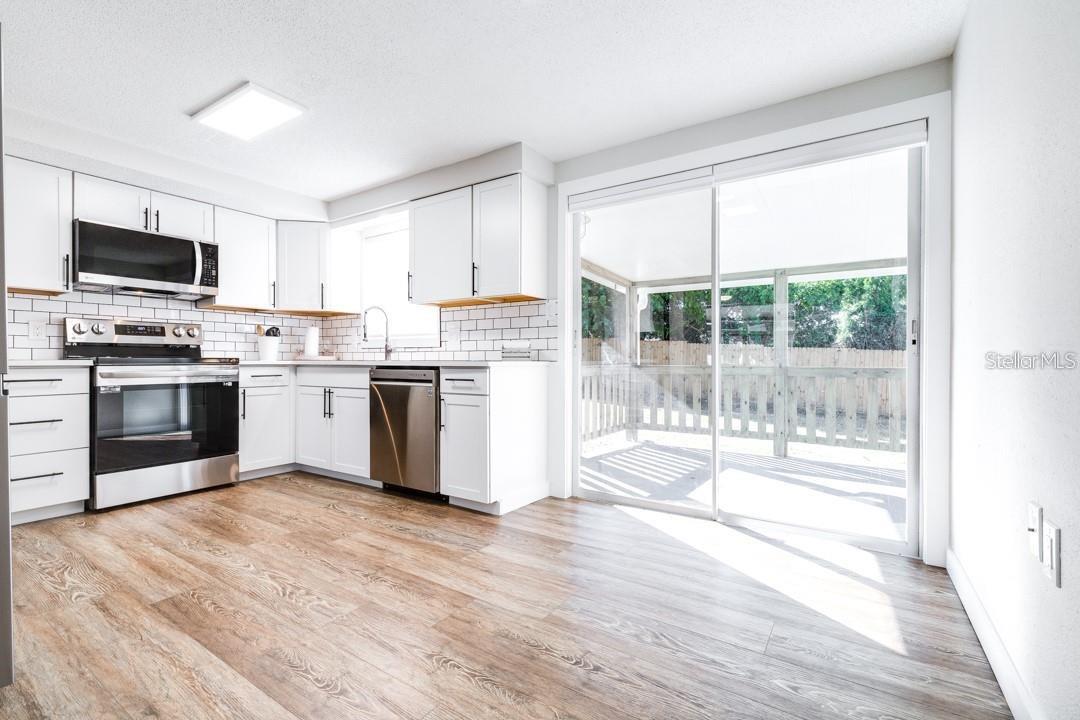 COLONIAL MANOR - Residential