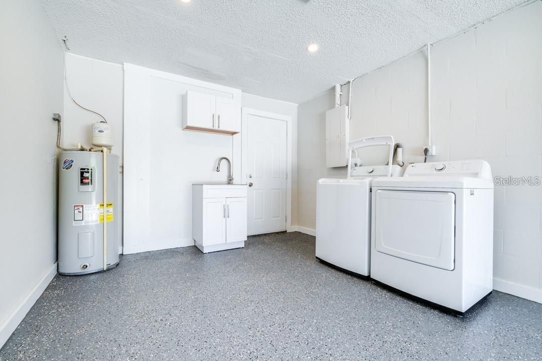 COLONIAL MANOR - Residential