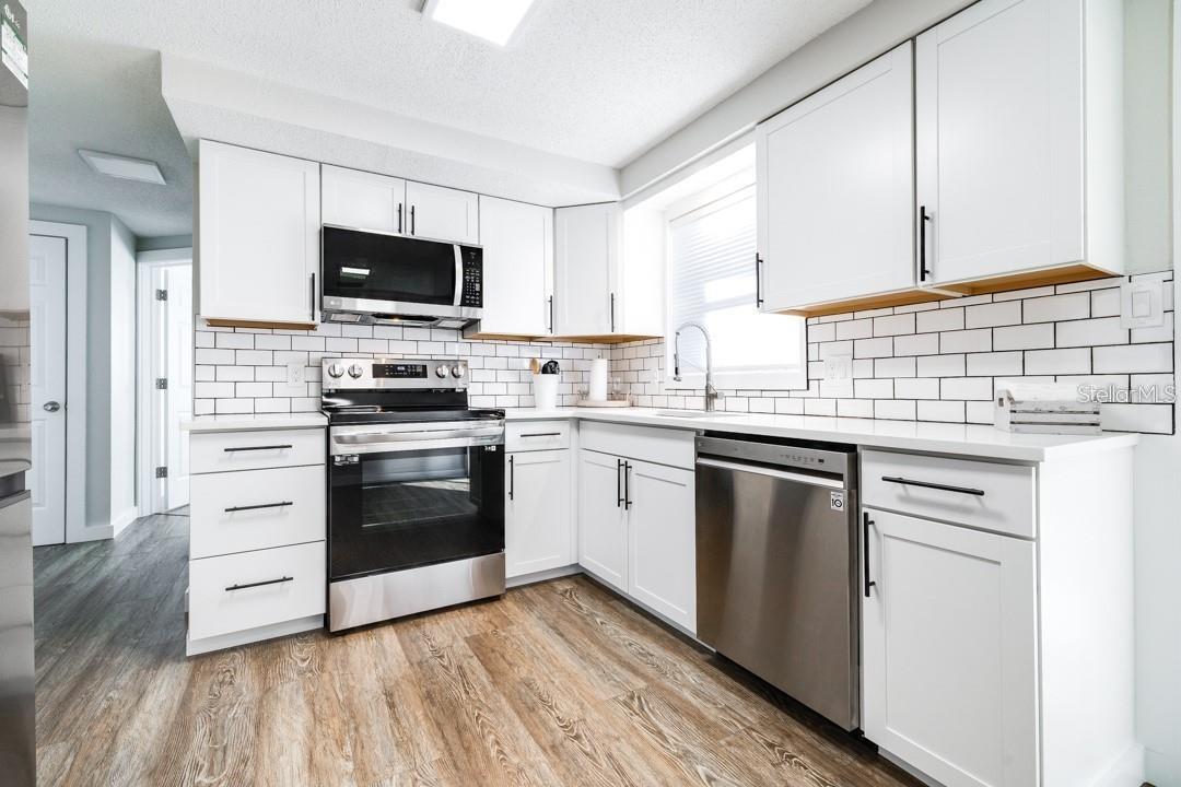 COLONIAL MANOR - Residential