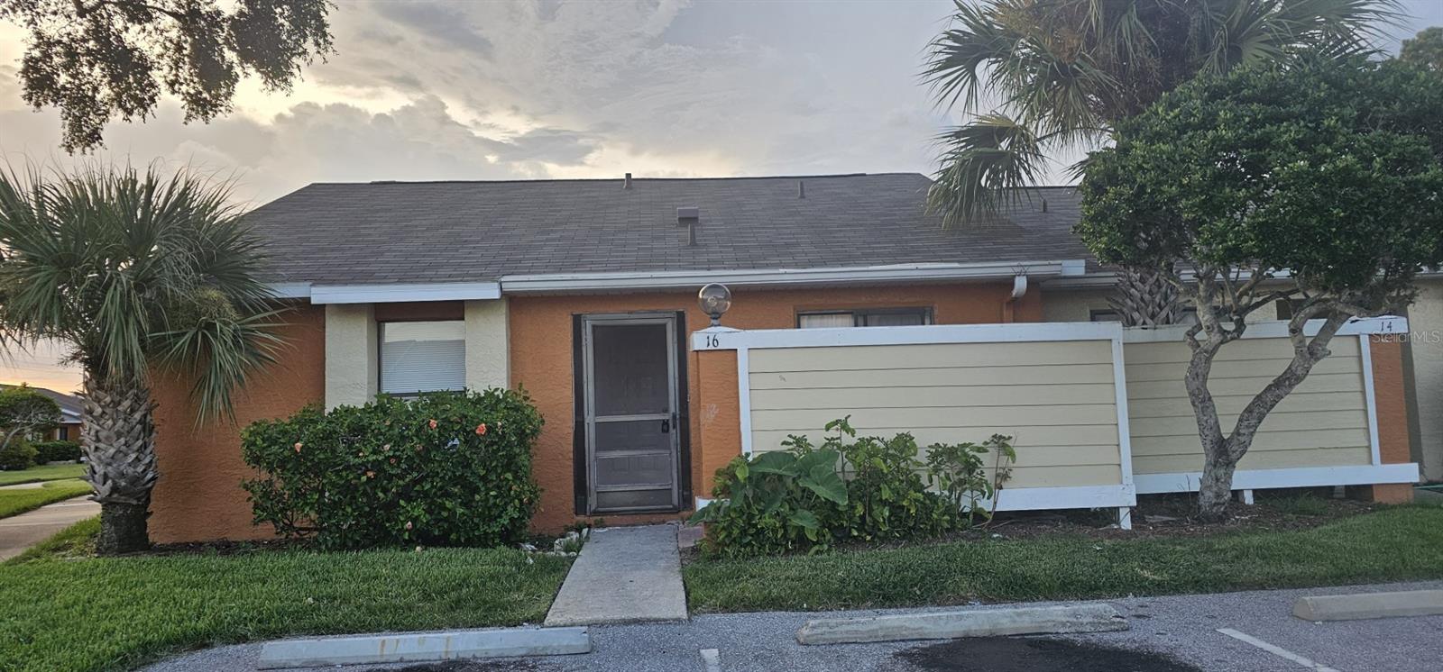 Lovely well kept 3 bedroom 2 bath Villa in the heart of Kissimmee. This home rents with all the appliances. Located minutes from Orlando international airport, the turnpike, 417, schools, restaurants, and major shopping makes this property a very desirable home. The property is move in ready call us today for your private tour.