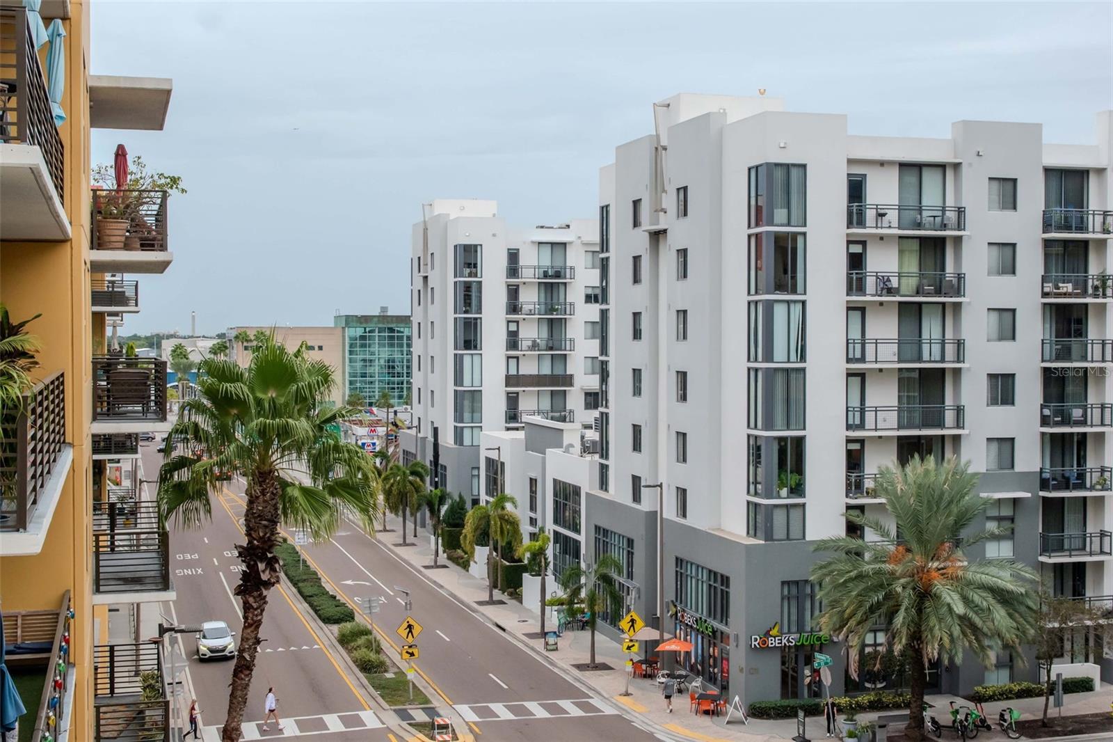 GRAND CENTRAL AT KENNEDY RESID - Residential Lease