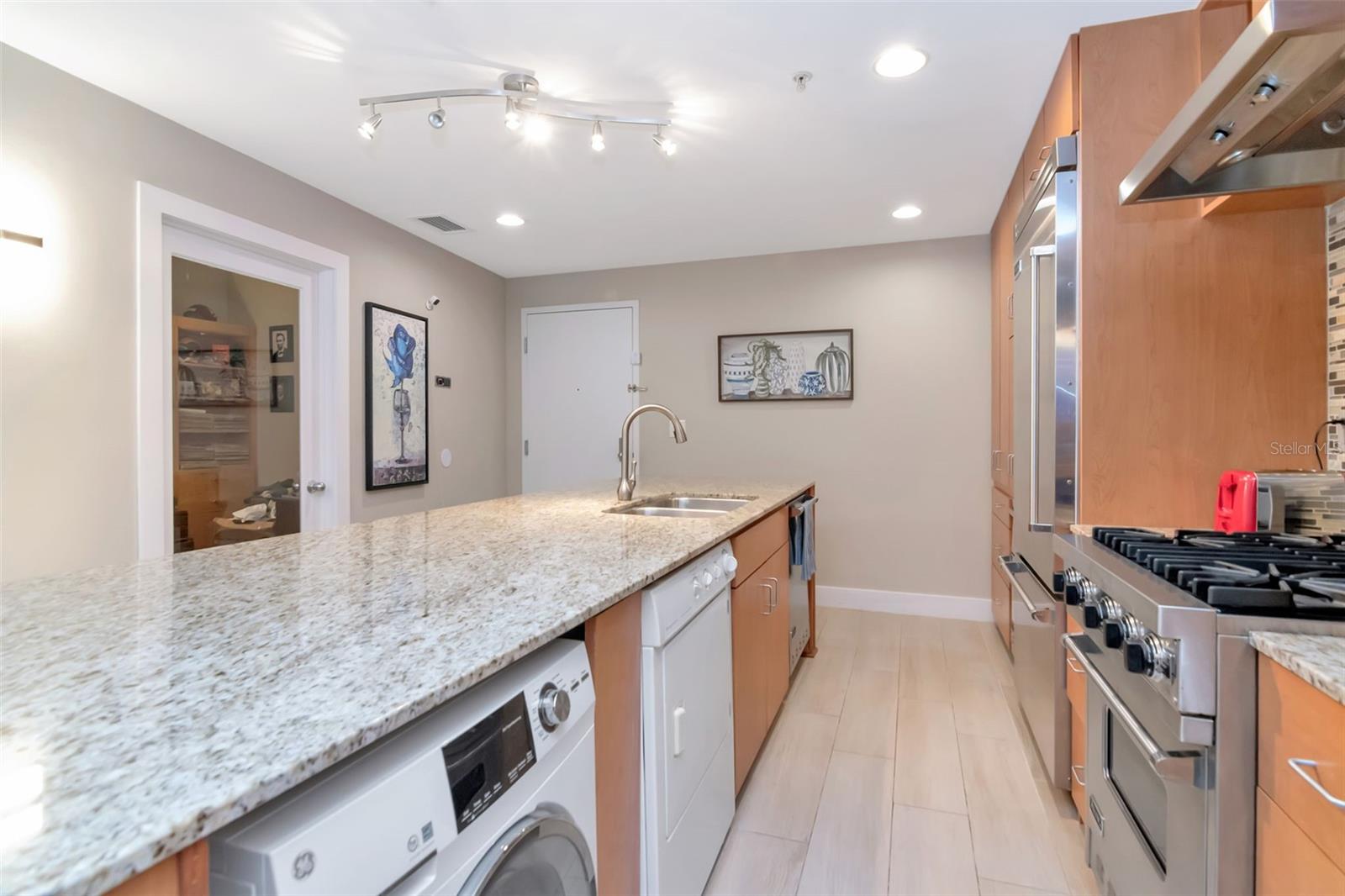 GRAND CENTRAL AT KENNEDY RESID - Residential Lease