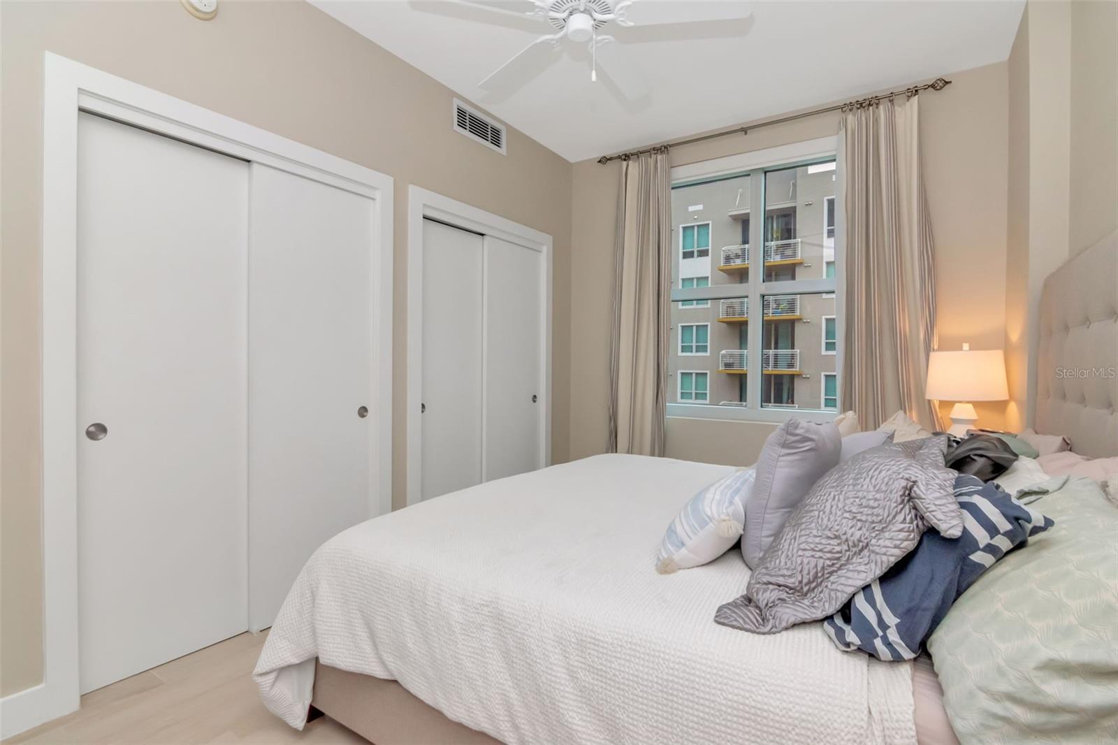 GRAND CENTRAL AT KENNEDY RESID - Residential Lease