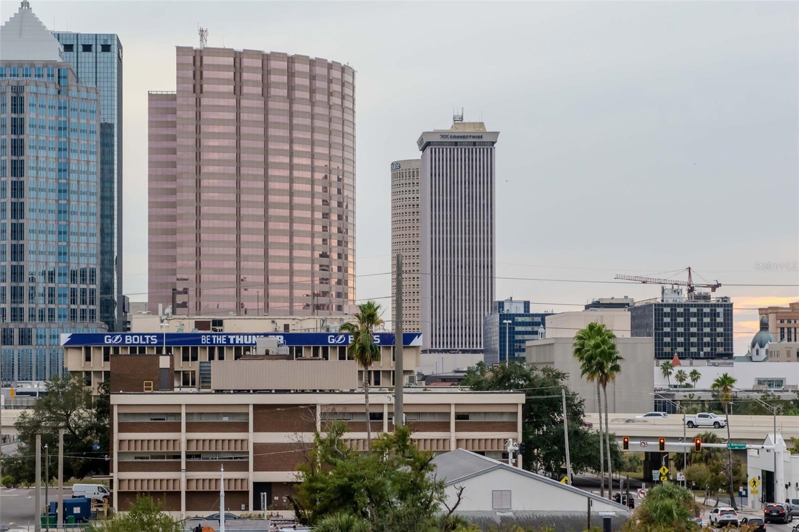 GRAND CENTRAL AT KENNEDY RESID - Residential Lease