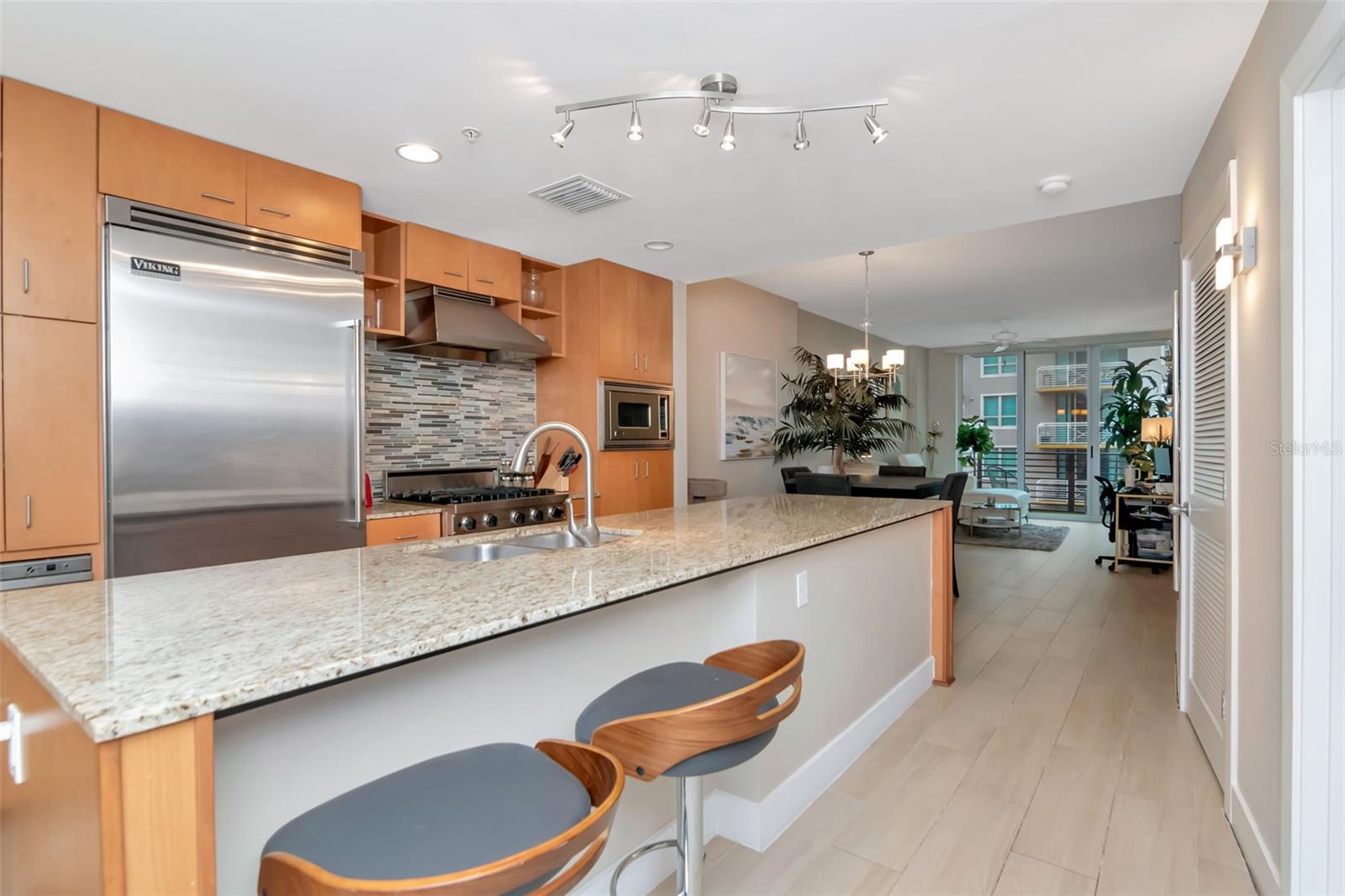 GRAND CENTRAL AT KENNEDY RESID - Residential Lease