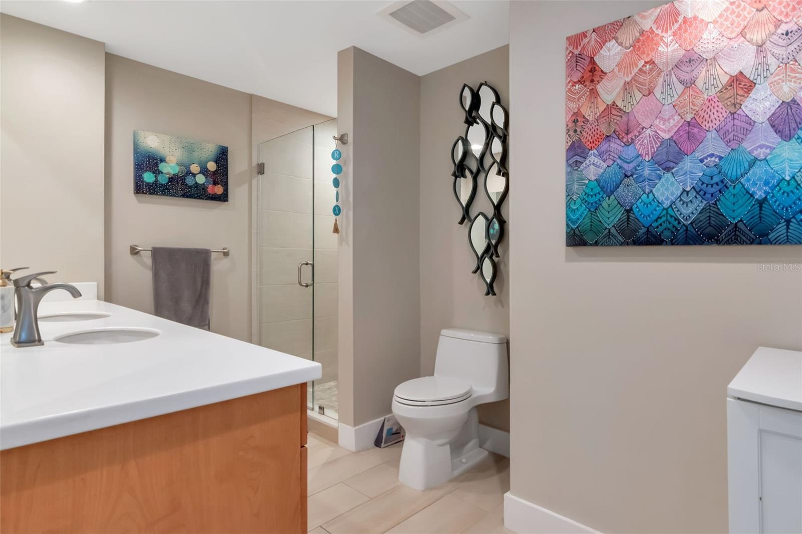 GRAND CENTRAL AT KENNEDY RESID - Residential Lease