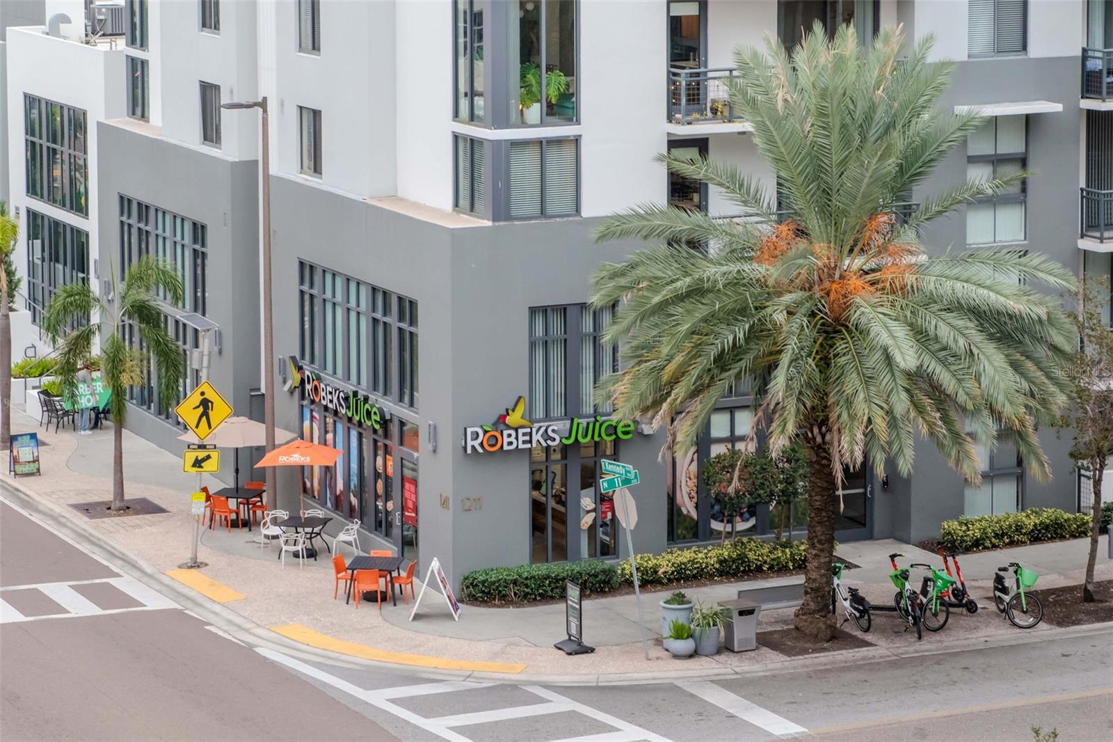 GRAND CENTRAL AT KENNEDY RESID - Residential Lease