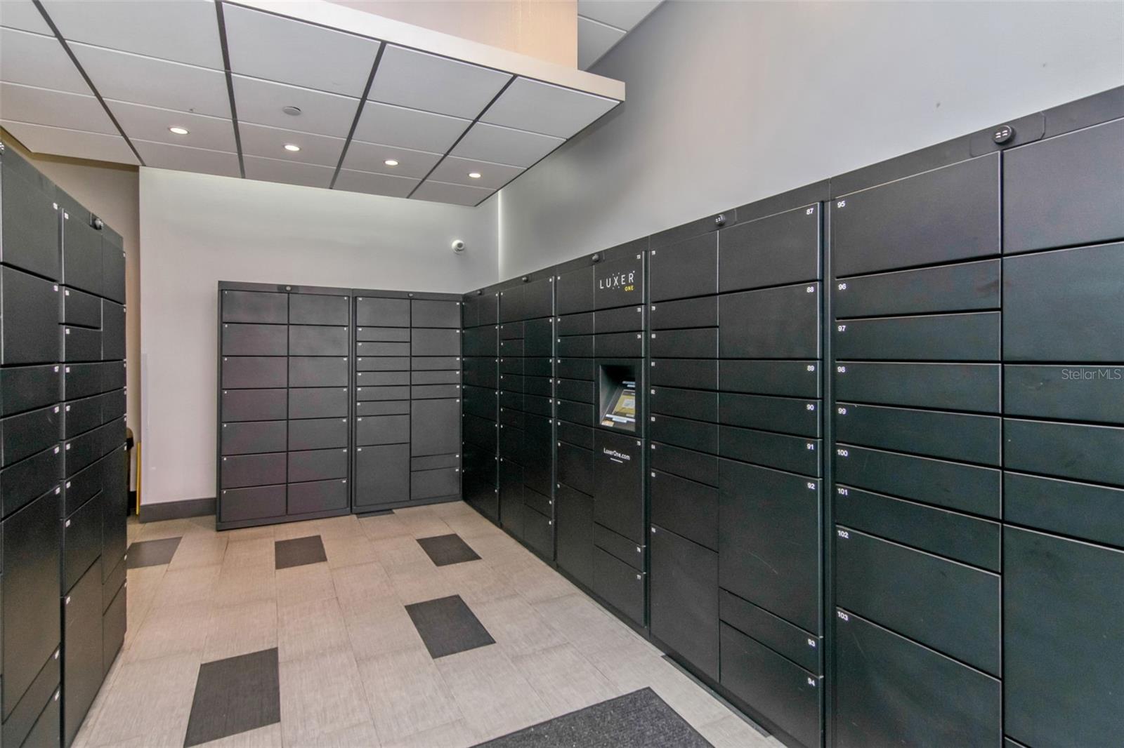 GRAND CENTRAL AT KENNEDY RESID - Residential Lease