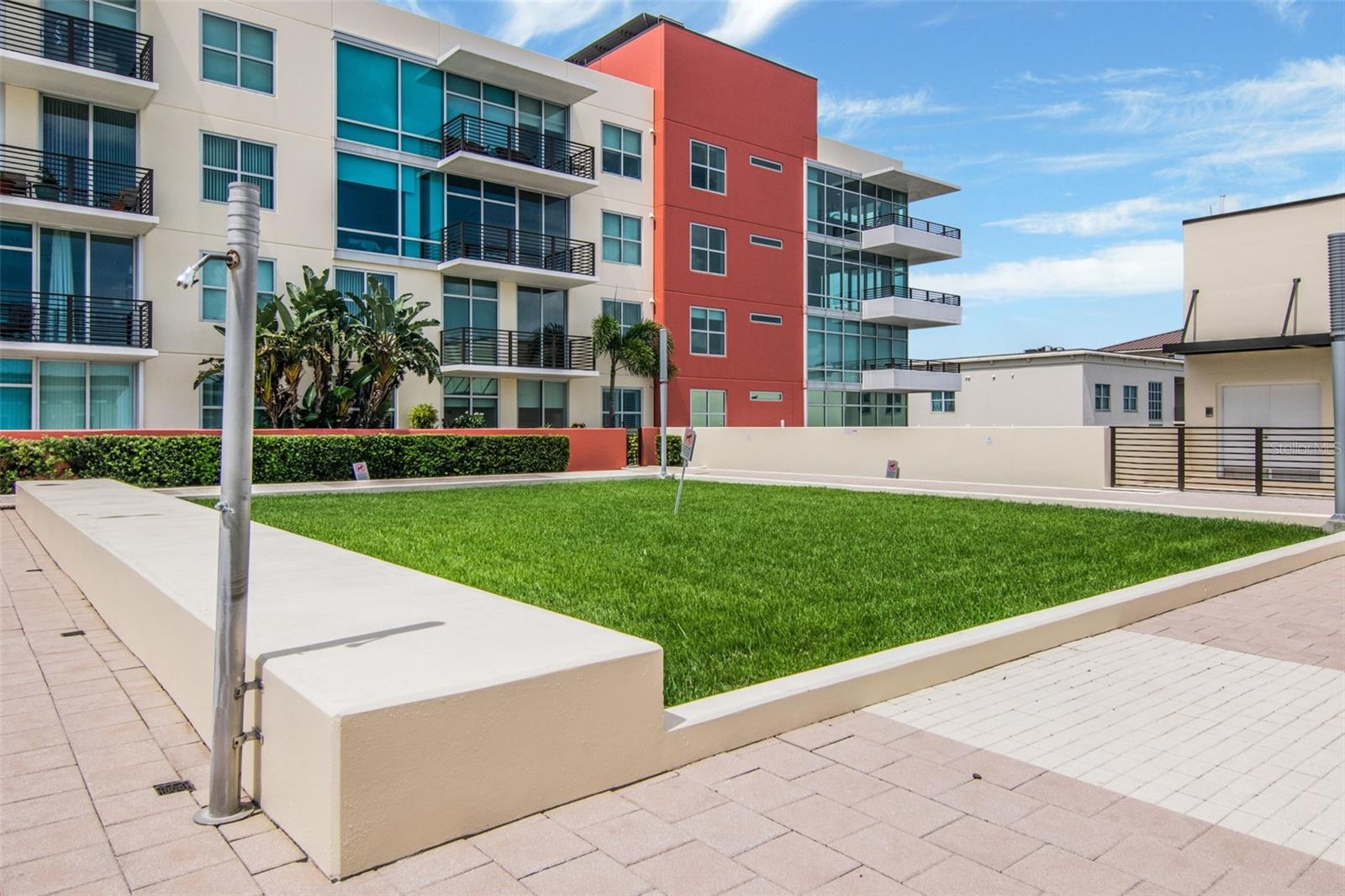 GRAND CENTRAL AT KENNEDY RESID - Residential Lease