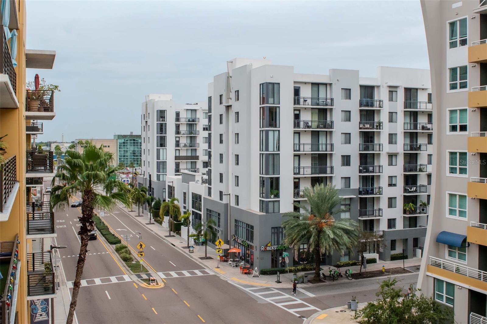 GRAND CENTRAL AT KENNEDY RESID - Residential Lease