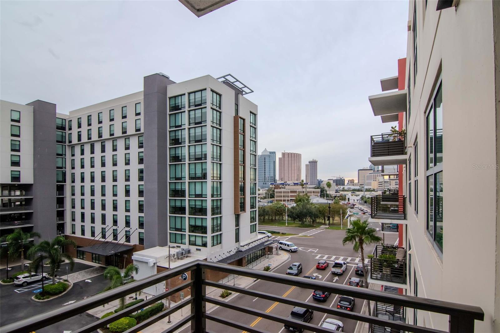 GRAND CENTRAL AT KENNEDY RESID - Residential Lease