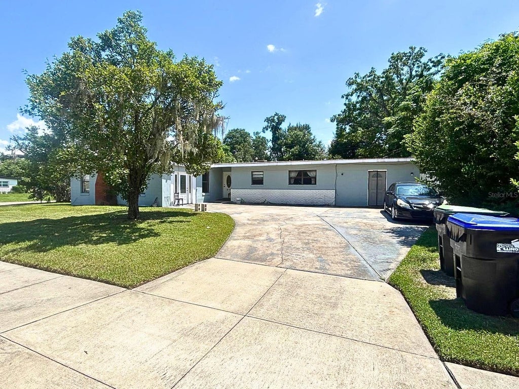 Photo of 6233 Oakcrest Circle, Orlando, FL 32808 (MLS # O6438298)