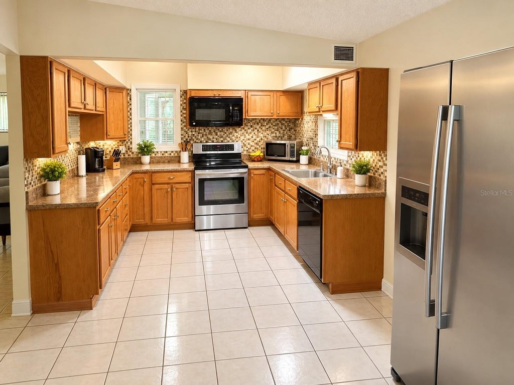Photo of 6233 Oakcrest Circle, Orlando, FL 32808 (MLS # O6438298)