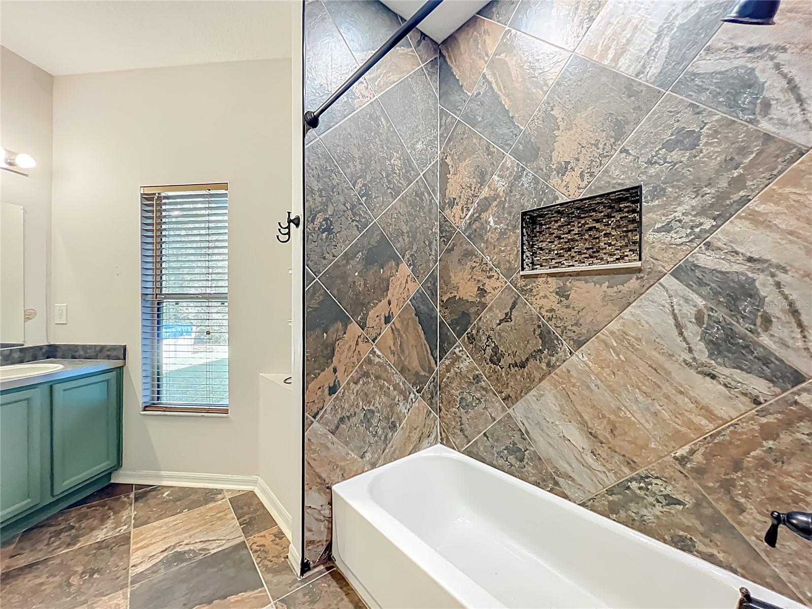 ROLLING HILLS UN 04 - Residential