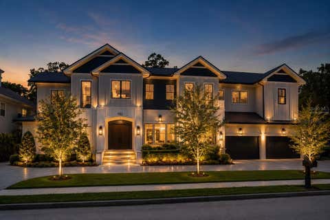 Photo of 4402 W Beach Park Drive, Tampa, FL 33609 (MLS # TB8502326)