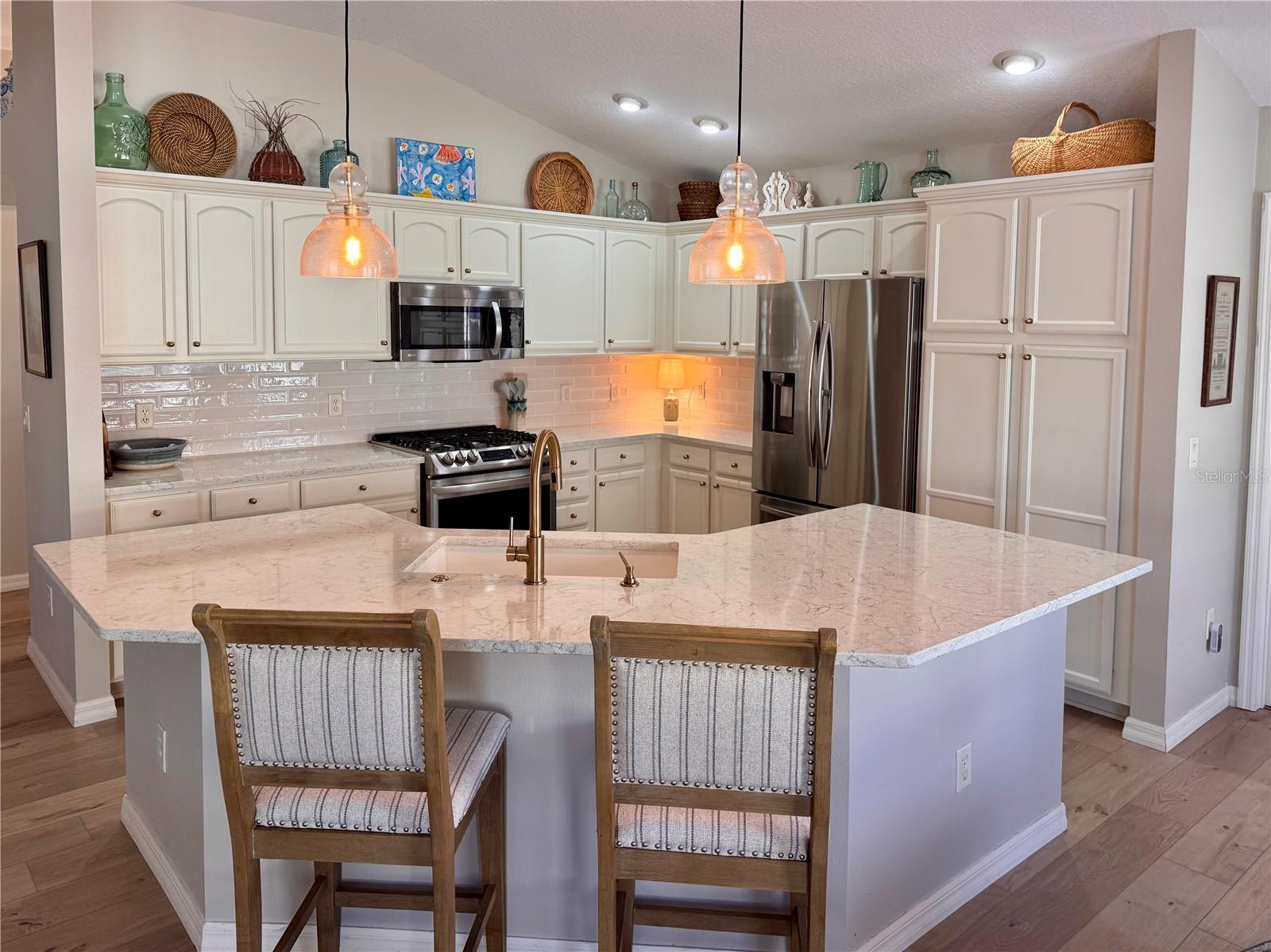 607 REEVESVILLE LANE