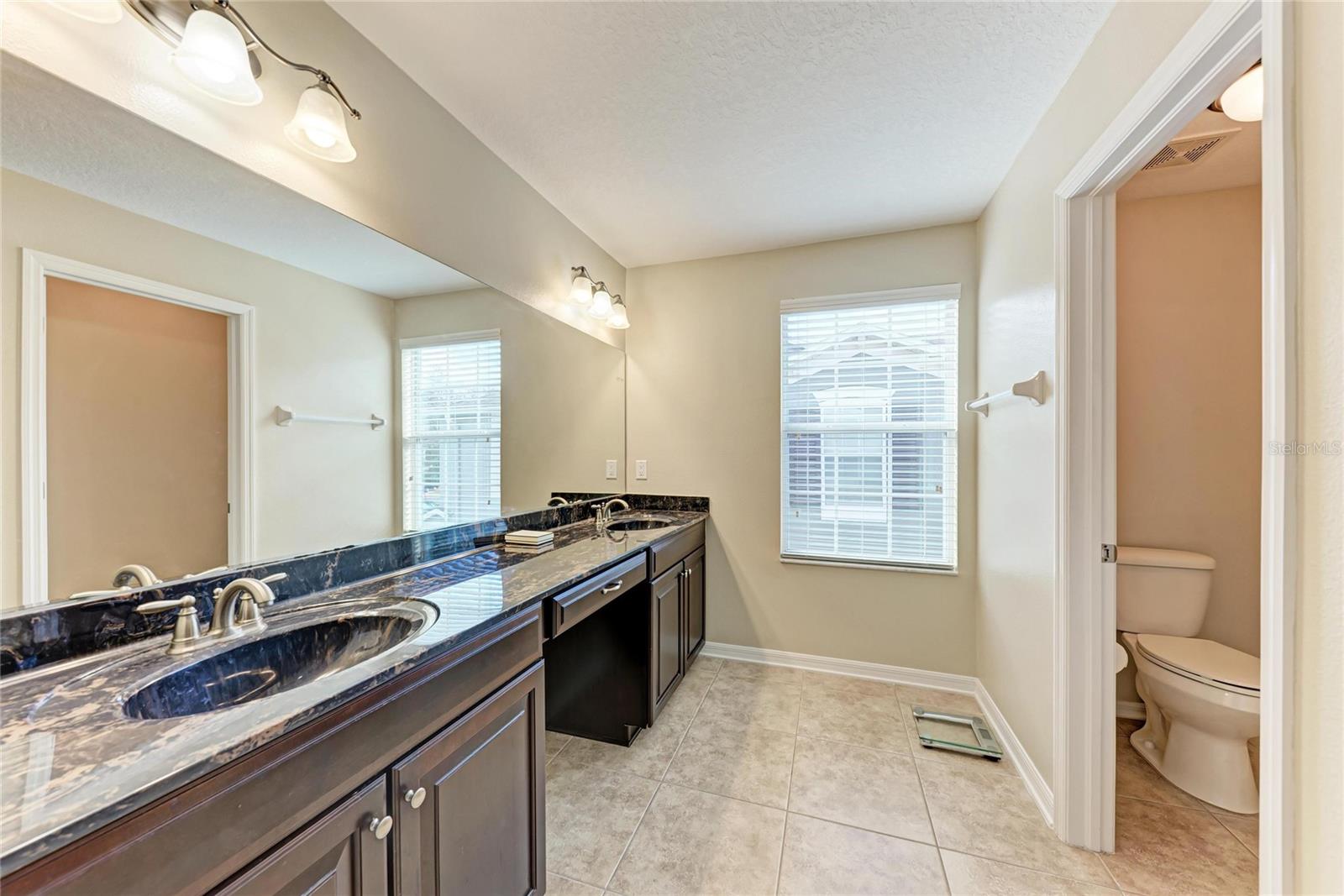 SOUTH HAMPTON - Residential