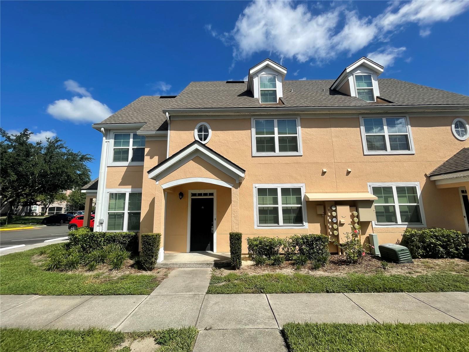 This 2nd floor condo 1 BED 1 BATH + DEN has a lot more space that you would expect. Full size kitchen with ample cabinets and a breakfast bar. There is laminate flooring throughout with tile in the kitchen and bath. There are 2 community swimming pools and spas, large fitness center, in-door basketball court, volleyball courts, clubhouse, a bar and grill, and a 24-Hour Manned Guard Gate. Very close to Valencia Community College (West campus) Quick access to Kirkman, I-4 and the 408 and Universal Studios. MUST SEE!!
