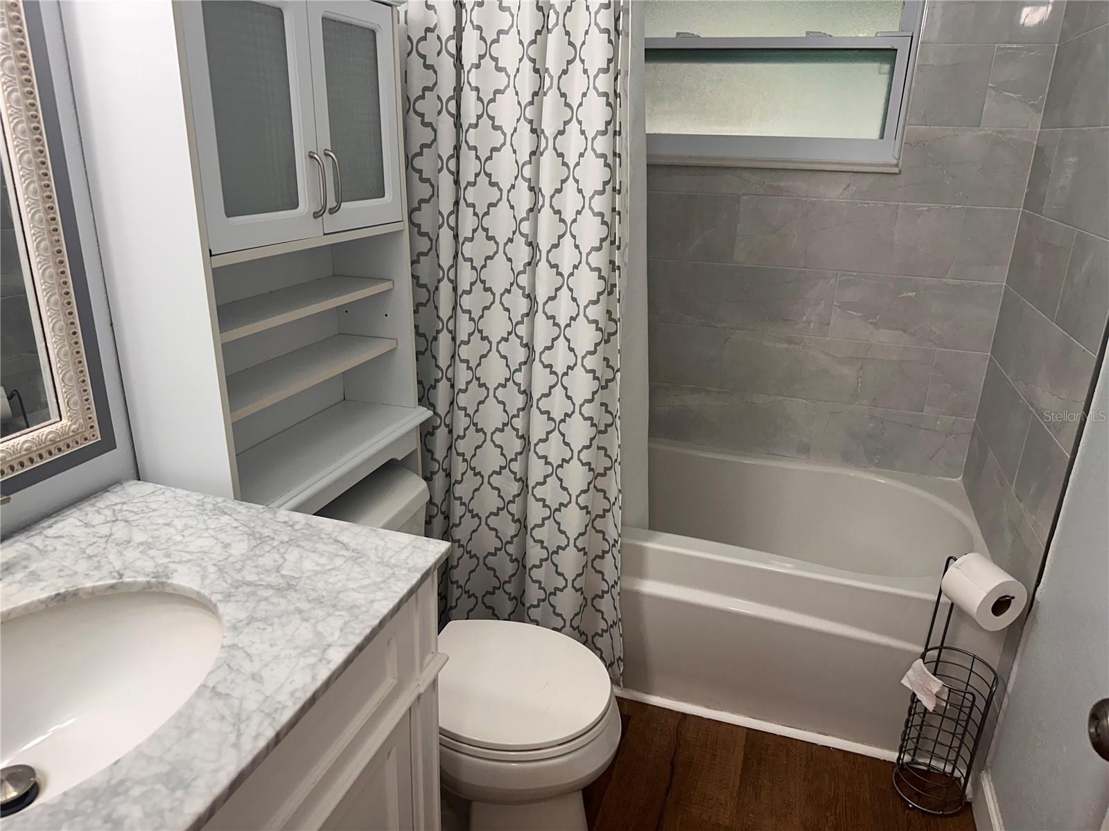 OAK LAKE HEIGHTS - Residential Lease