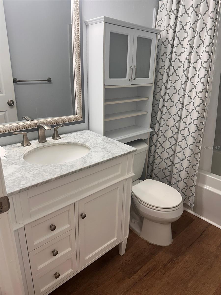OAK LAKE HEIGHTS - Residential Lease