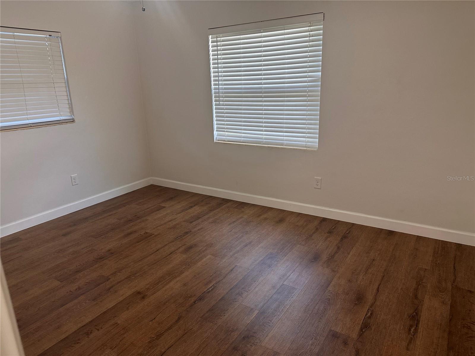 OAK LAKE HEIGHTS - Residential Lease