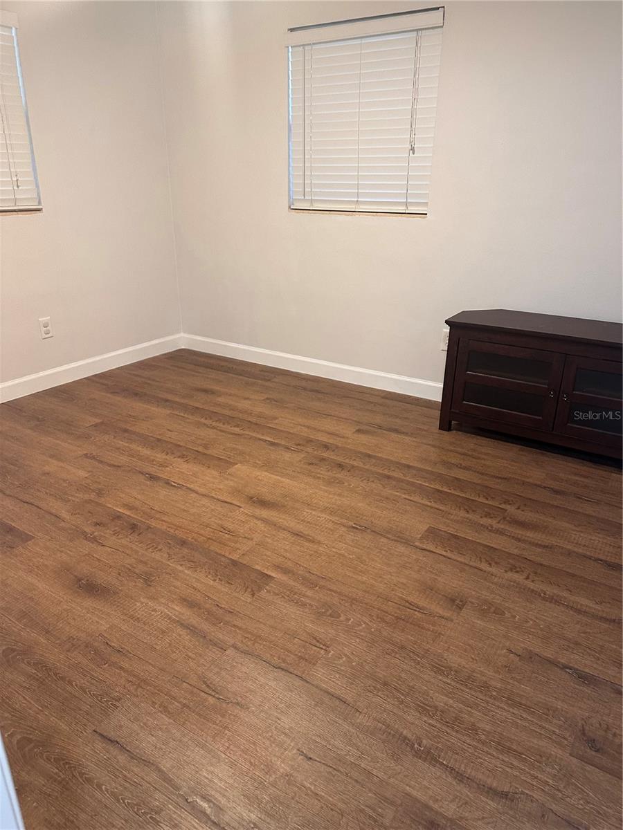 OAK LAKE HEIGHTS - Residential Lease
