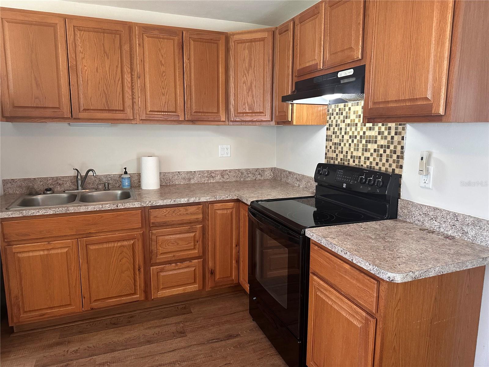 OAK LAKE HEIGHTS - Residential Lease