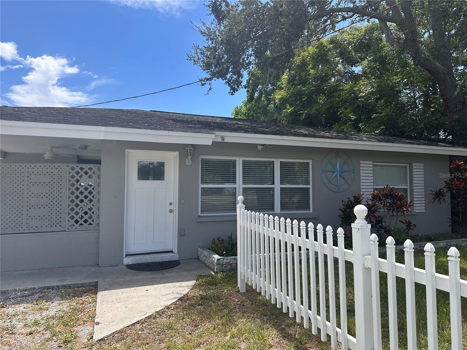 Well-kept 2 bedroom, 1-1/2 bath home in Dunedin! This home has a large kitchen! The back yard has plenty of room also. Centrally located to main roads, shopping, dining and the Dunedin beaches and the downtown Dunedin! This rental is a must see!