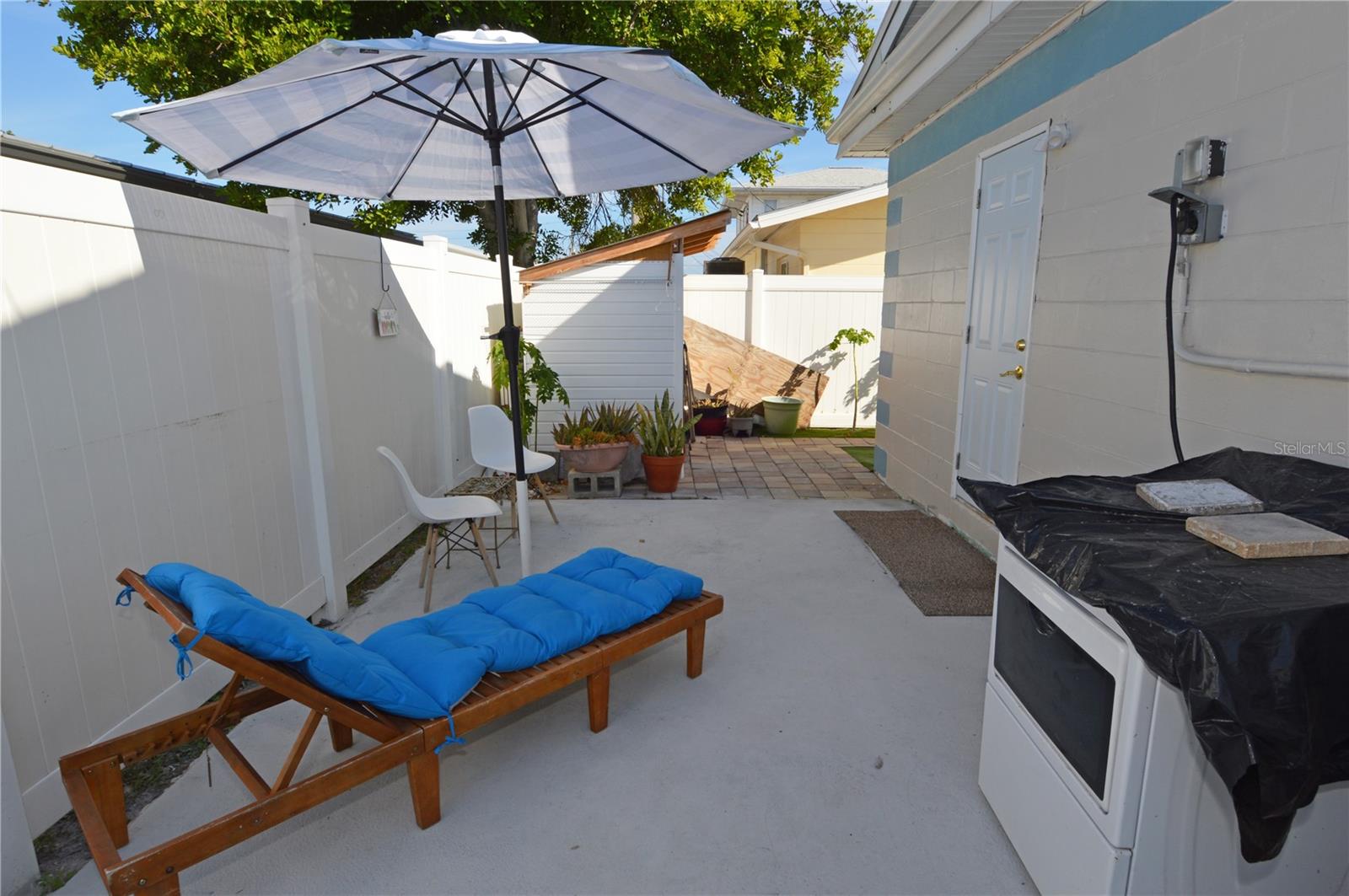 SUNNY SHORES - Residential Lease