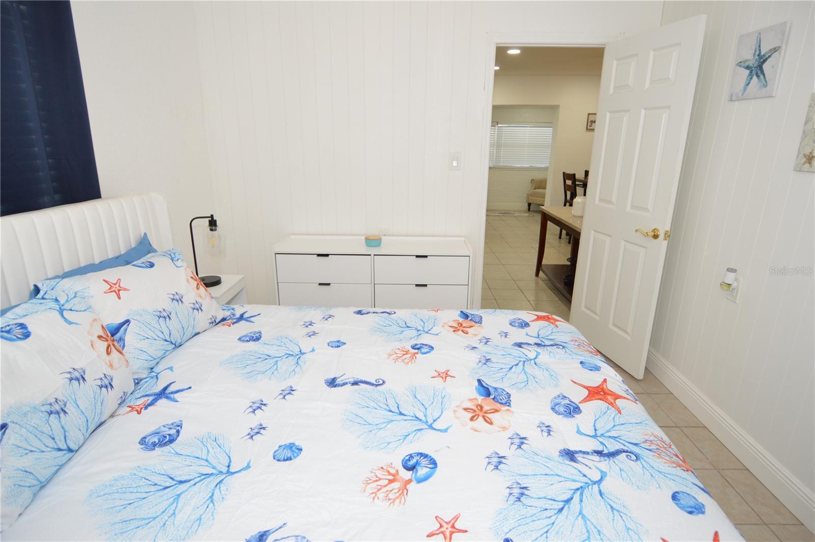 SUNNY SHORES - Residential Lease