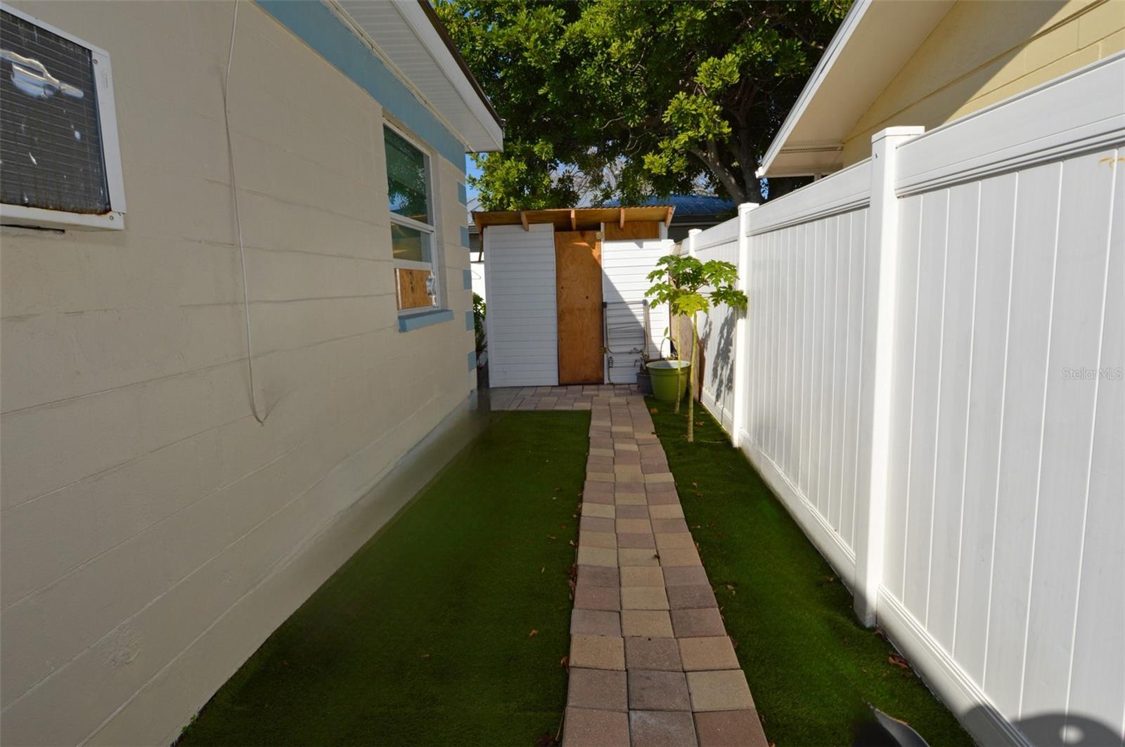 SUNNY SHORES - Residential Lease