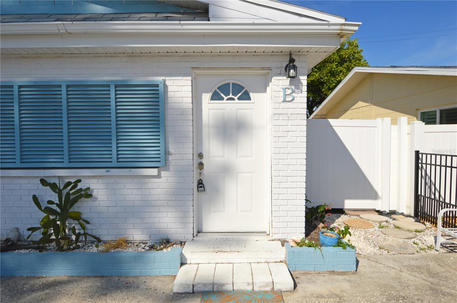 SUNNY SHORES - Residential Lease