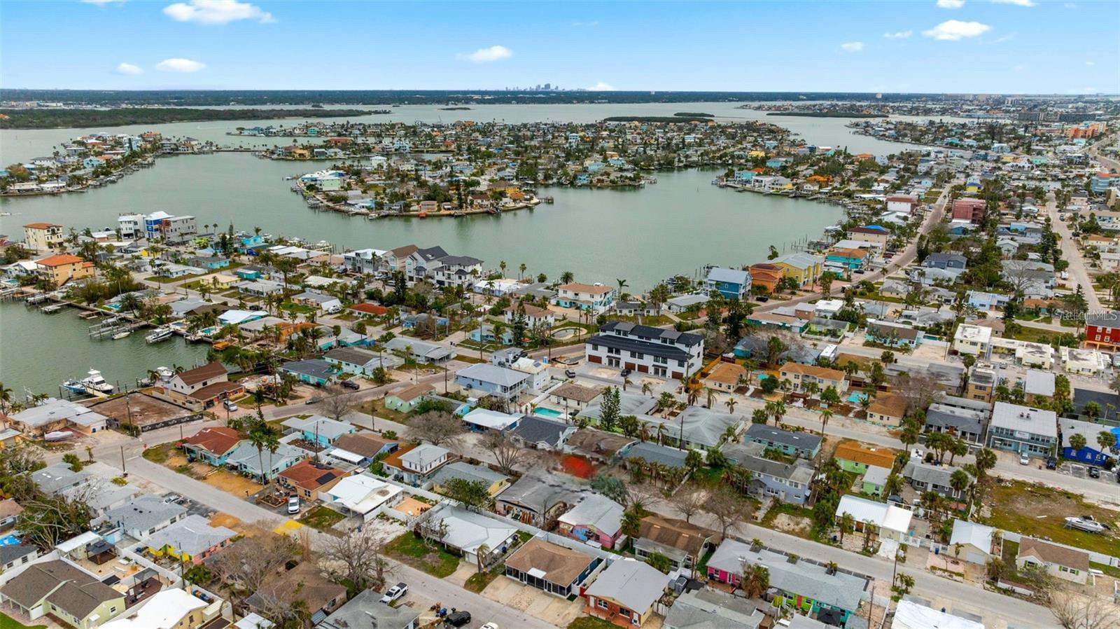 SUNNY SHORES - Residential Lease