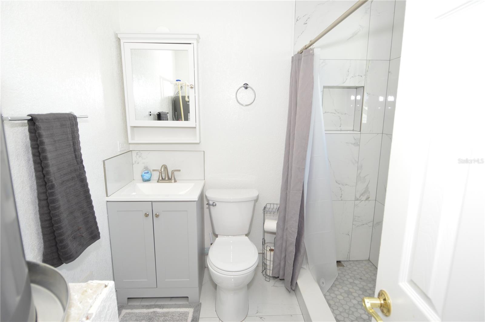 SUNNY SHORES - Residential Lease