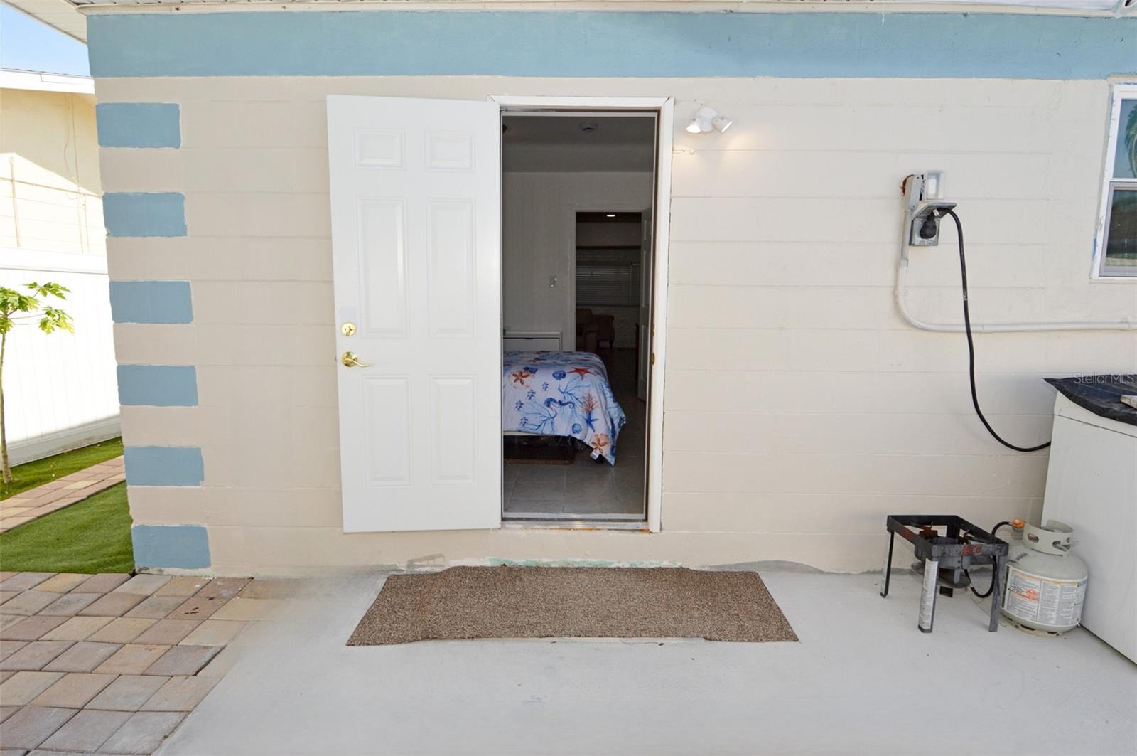 SUNNY SHORES - Residential Lease