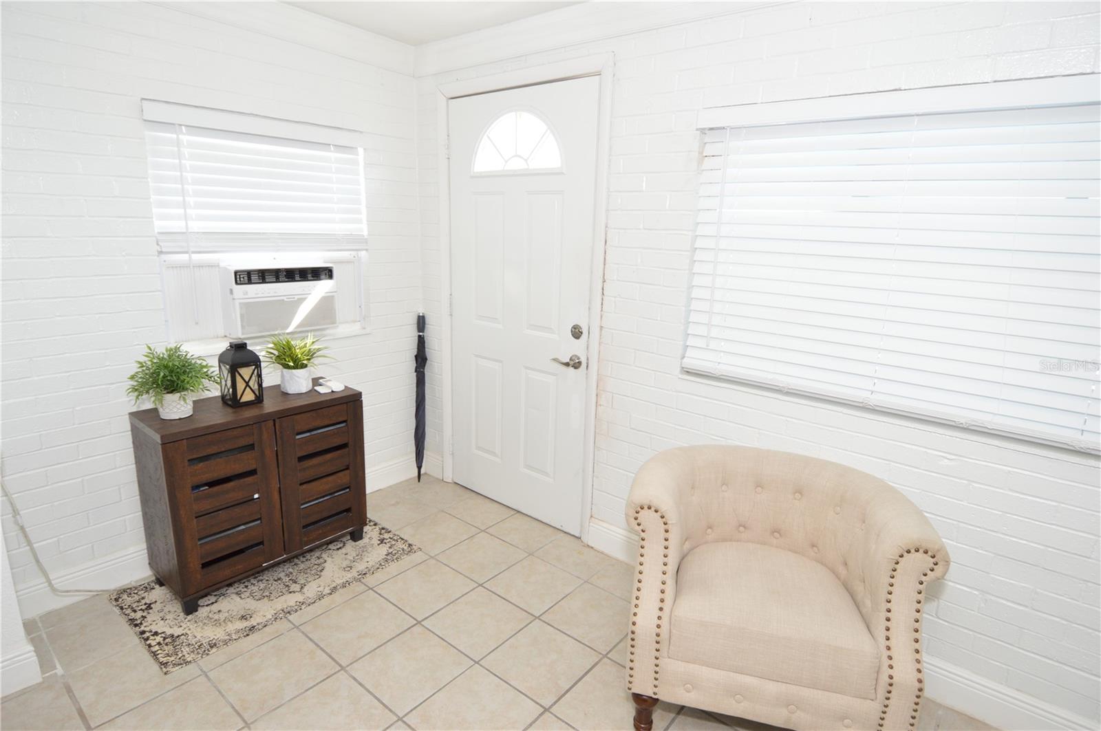 SUNNY SHORES - Residential Lease