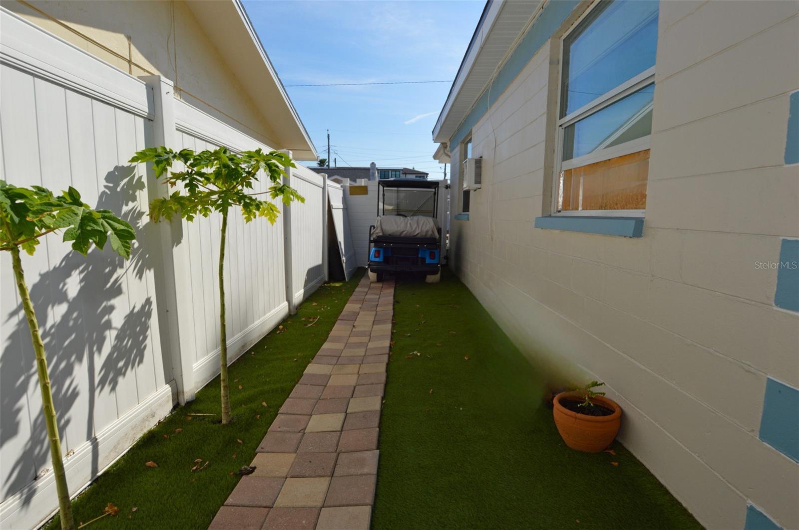 SUNNY SHORES - Residential Lease