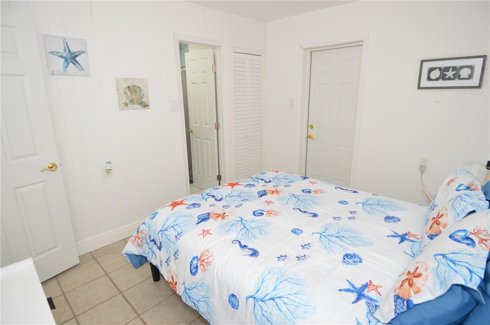 SUNNY SHORES - Residential Lease