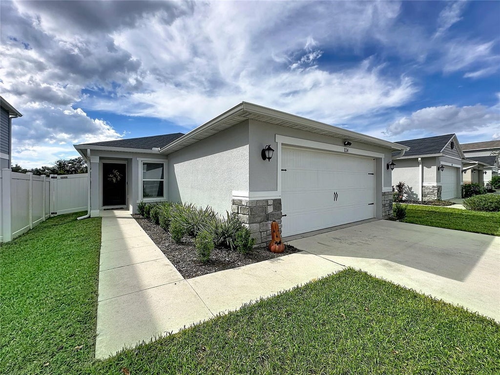 Photo of 1124 Papaya Cir, Davenport, FL 33897 (MLS # S5159701)