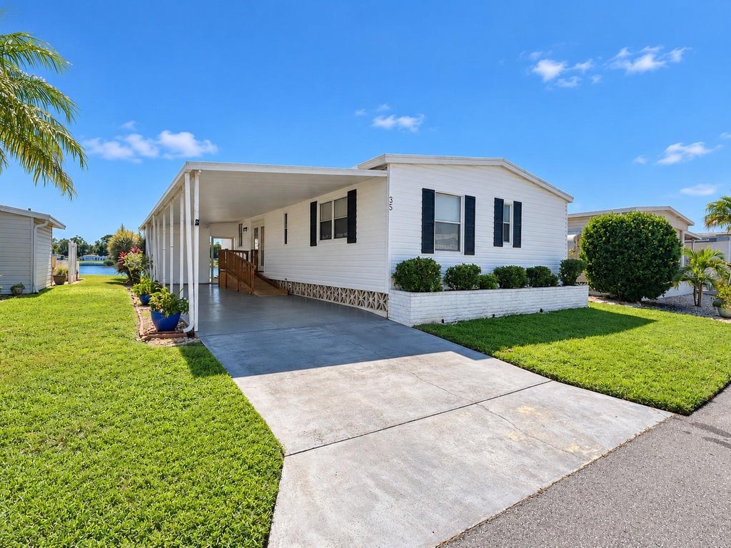 Photo of 808 53rd Avenue E #35, Bradenton, FL 34203 (MLS # A4709526)