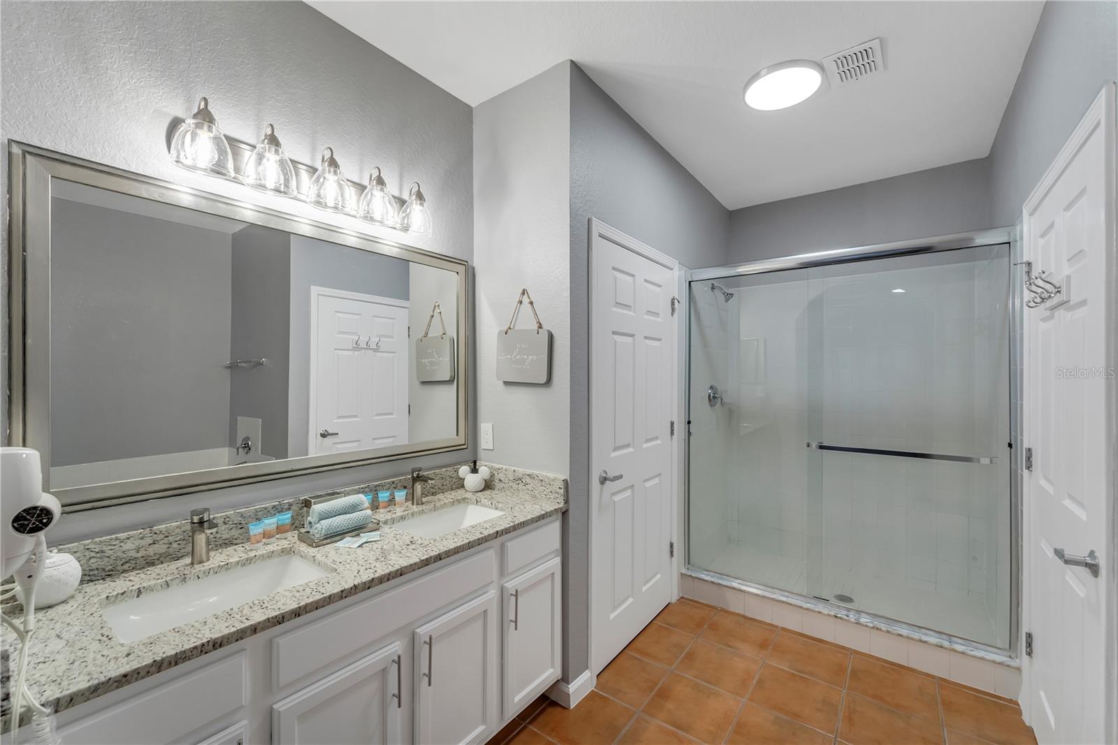 PALISADES CONDO - Residential