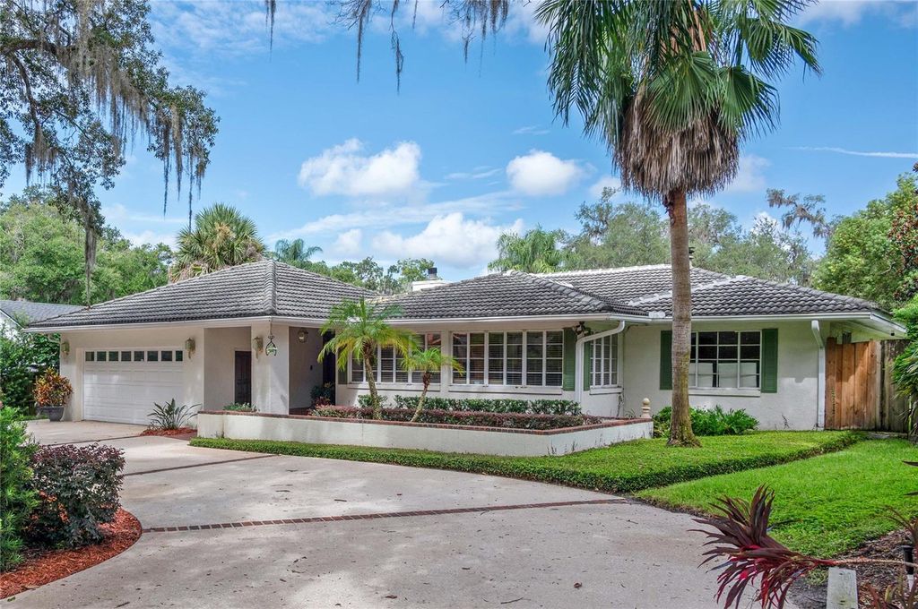 Photo of 825 Palmer Avenue, Winter Park, FL 32789 (MLS # O6341209)