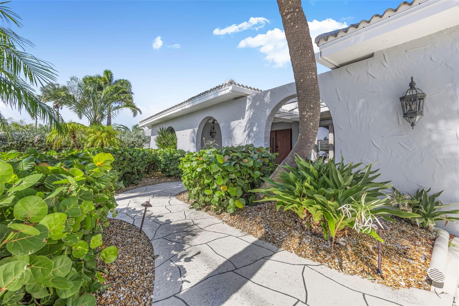 487 ISLAND WAY