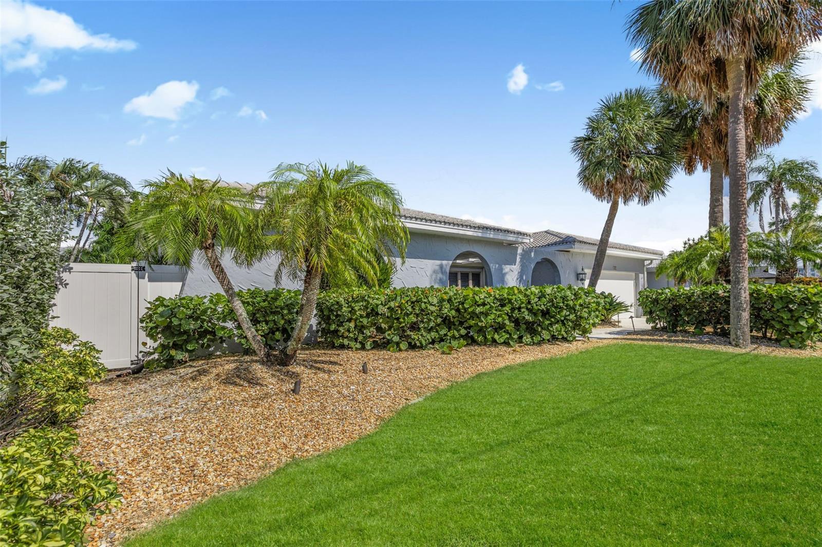 487 ISLAND WAY
